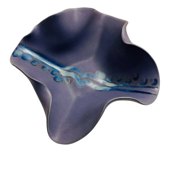 Hilborn Pottery Canada Pinched Periwinkle Art Pottery Decorative Bowl - Picture 2 of 8